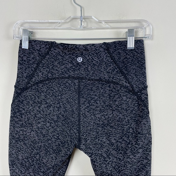 Lululemon Train Times Crop (17") Black Soundwave White Black Size 8 - Picture 6 of 8